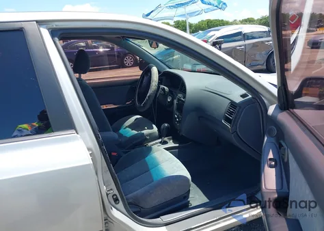 2002 Hyundai Elantra Gls z USA, uszkodzony, nr VIN KMHDN45DX2U310539